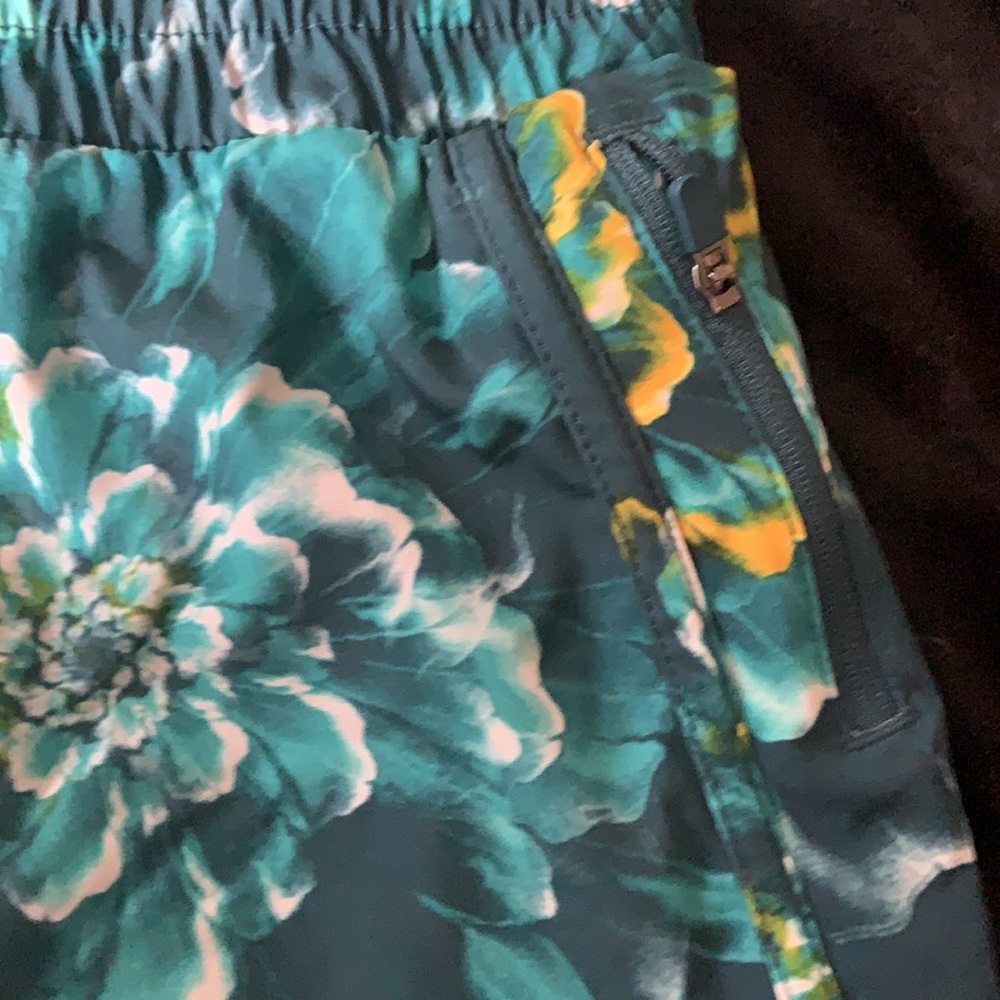 Avia running shorts double layer size large - Picture 7 of 8